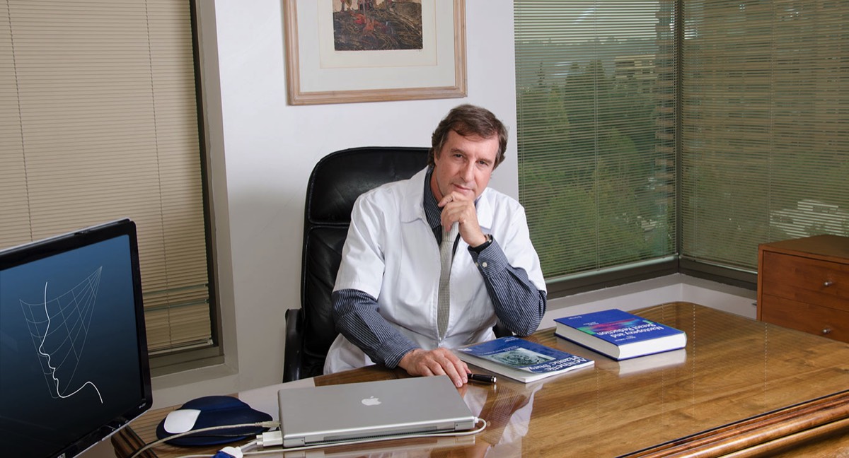 Dr. Vicente De Carolis cirujano plástico y estético